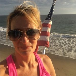 Meet your Posher, Sari